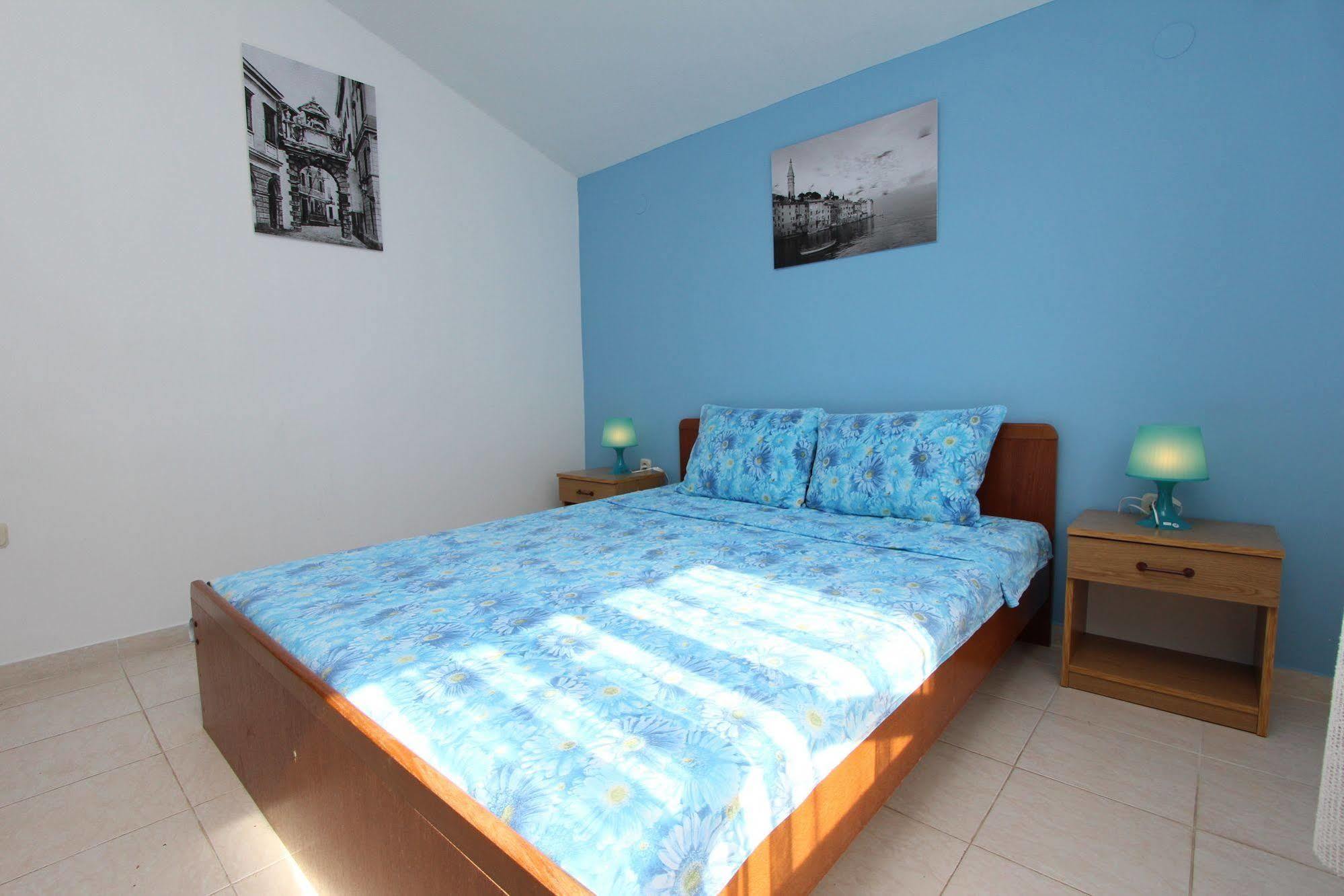 Apartments Tara Ровинь Экстерьер фото