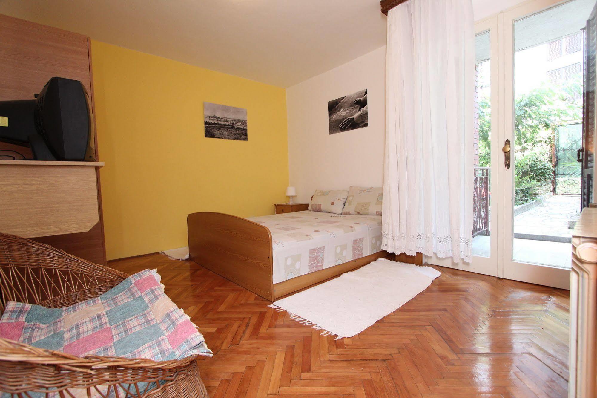 Apartments Tara Ровинь Экстерьер фото